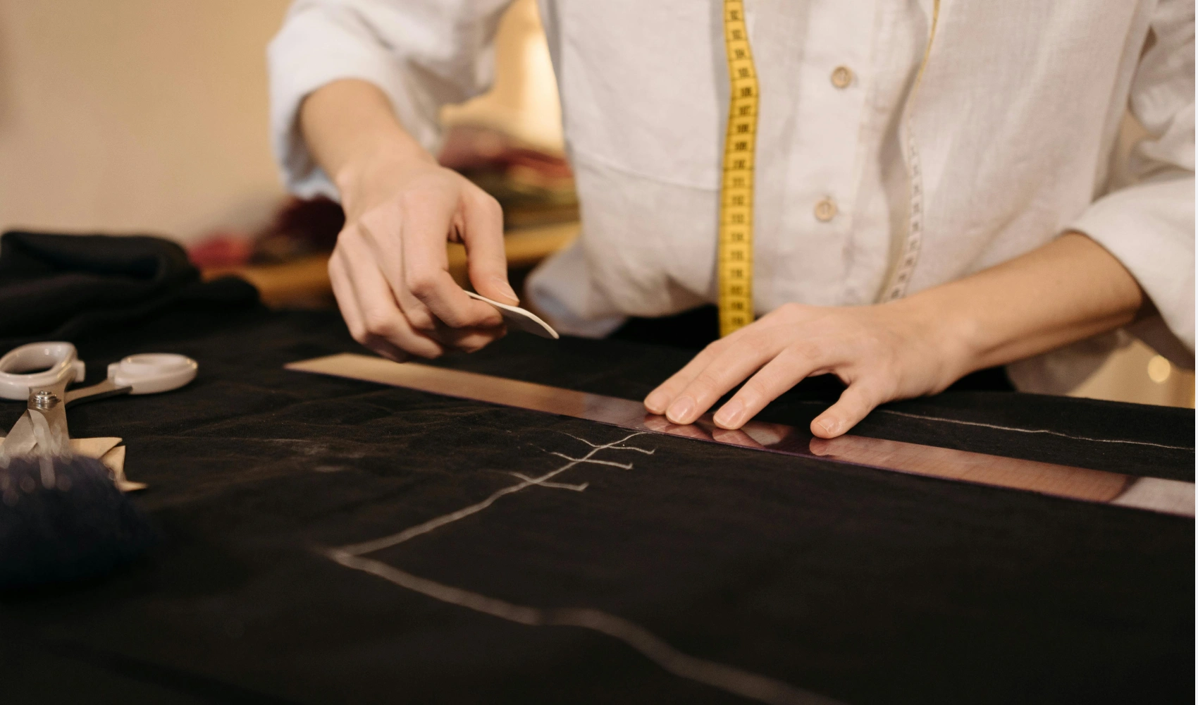 Les meilleurs tissus pour vêtements liturgiques : brocart grec vs velours tchèque